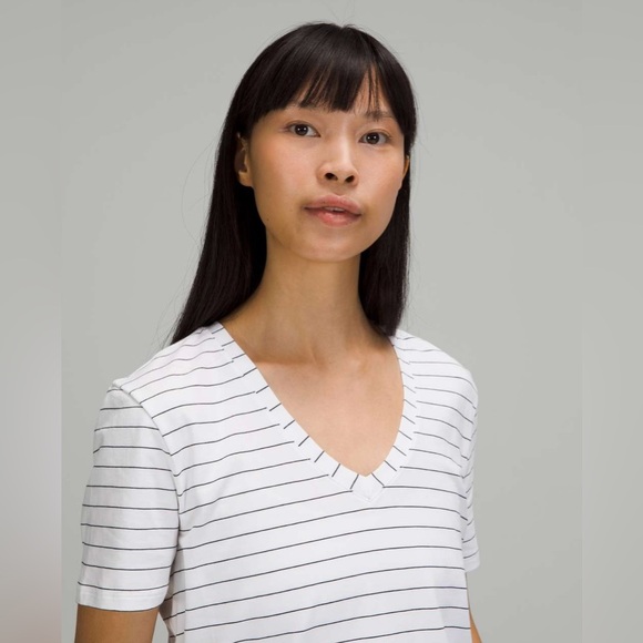 2024 Lululemon V-Neck Love T-Shirt, Short Serve White and Black Stripe, … - Picture 4 of 8